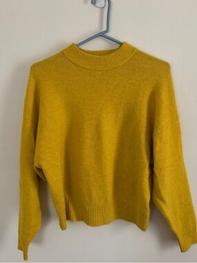 H&M Classic Crewneck Sweater in Mustard Yellow
